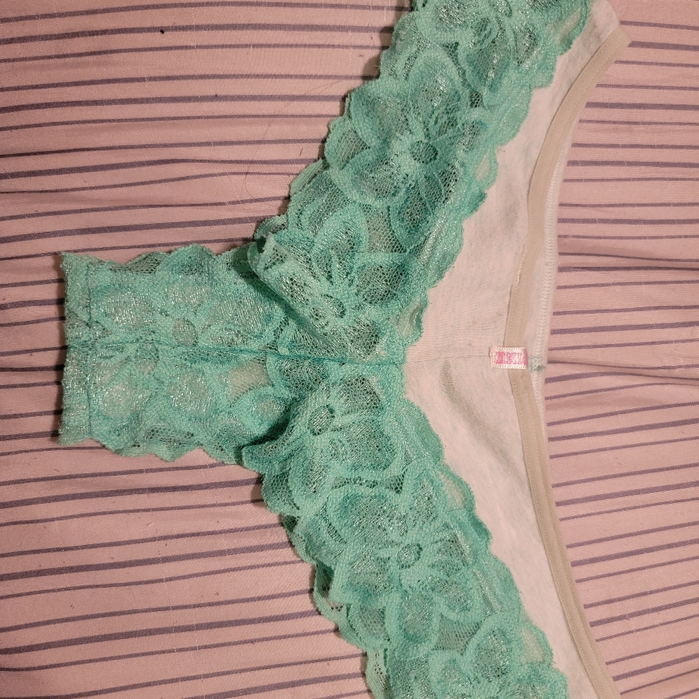 Thongs - Picture 2 of 4